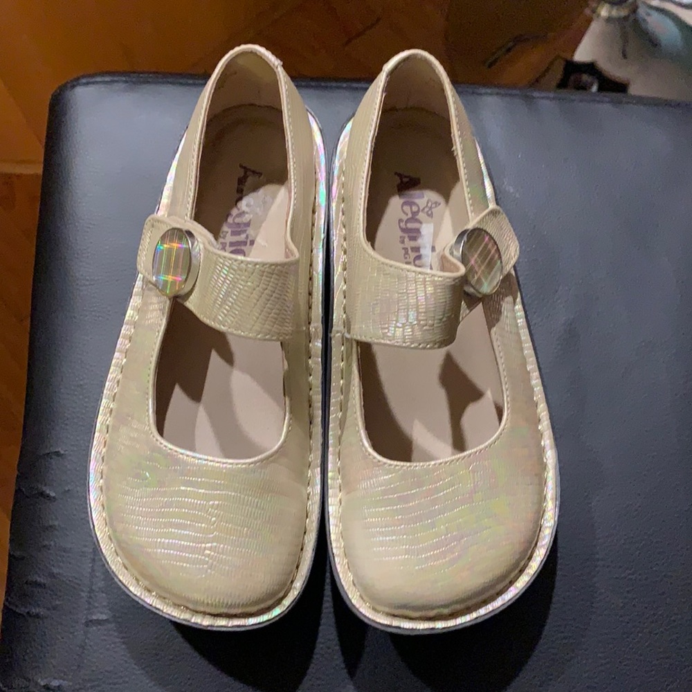 Alegria Palmetto style. New.